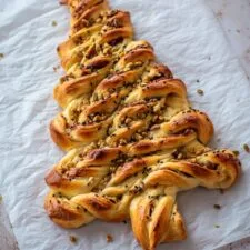 Sapin de Noël feuilleté salé au jambon et au fromage