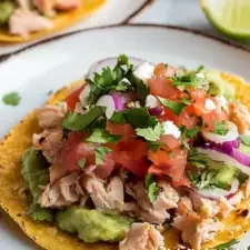 Tostadas fáciles y sabrosas de ceviche de atún en conserva