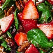 Spinach Strawberry Salad with Pecans: A Fresh & Flavorful Classic