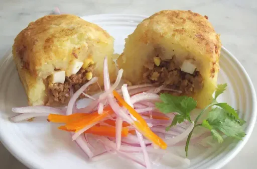 Batatas recheadas com carne à moda peruana