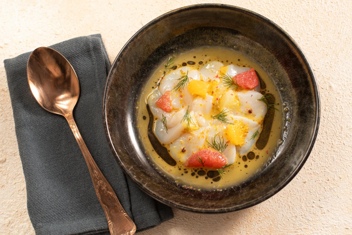 Crudo de vieiras com cítricos