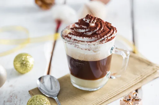 Café goloso con nata