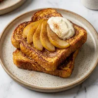 French toast met peer en kaneelsuiker