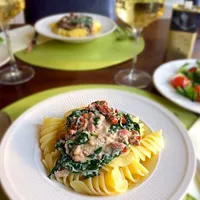 Fusilli with spinach-ricotta sauce