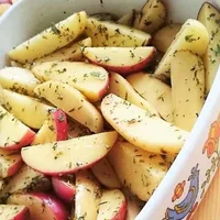 Roast potatoes with garlic and rosemary