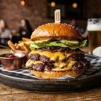 Smashed Cheeseburger with caramelized onion