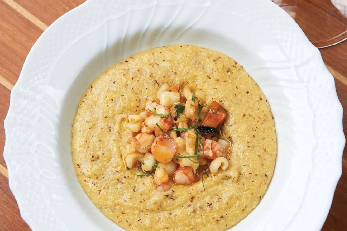 Polenta ai frutti di mare e basilico