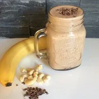 Kickstart of the day: nut – cacao milkshake
