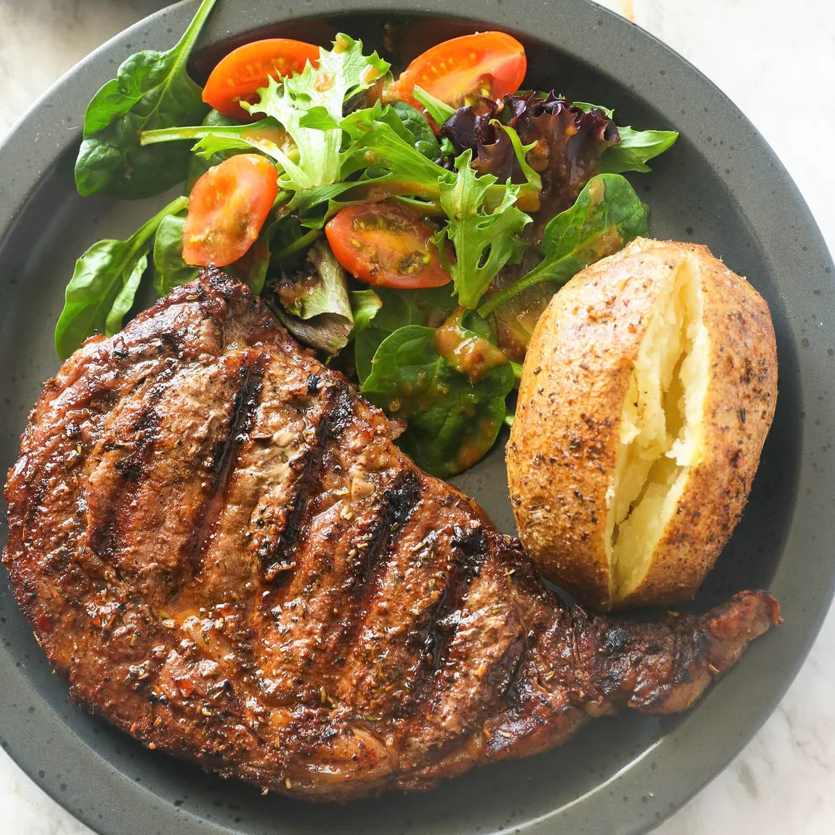 Bife na churrasqueira a pellets