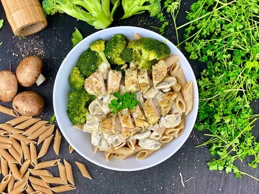 Hähnchen mit Nudel-Pilzragout