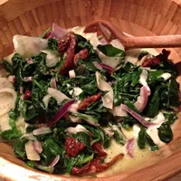 Spinach with mozzarella and sun-dried tomato