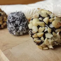Healthy indulgence: date bites with cocoa and nuts