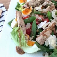 Salade César saine à la dinde et aux pois gourmands