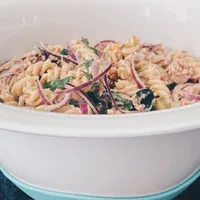 Fresh pasta salad with tuna