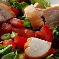Salade fraîche au poulet fumé