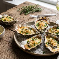 Gratinated oysters with aged cheese