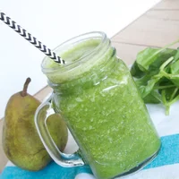 Green smoothie with spinach and pear