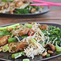 Delicious & healthy: brown rice noodles with bimi and teriyaki mushrooms