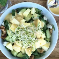 Delicious goat cheese salad with a sweet twist