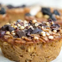 Delicious oatmeal cups with your fave topping