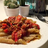 Easy & quick: whole-wheat pasta with tuna in tomato sauce