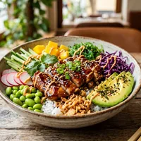 Poke bowl con pollo teriyaki