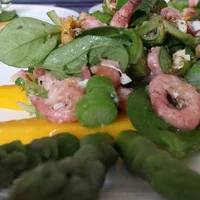 Spring salad with green asparagus and shrimp