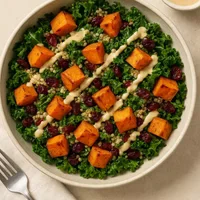 Salada morna de batata-doce e couve kale