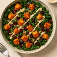 Salada morna de batata-doce e couve kale