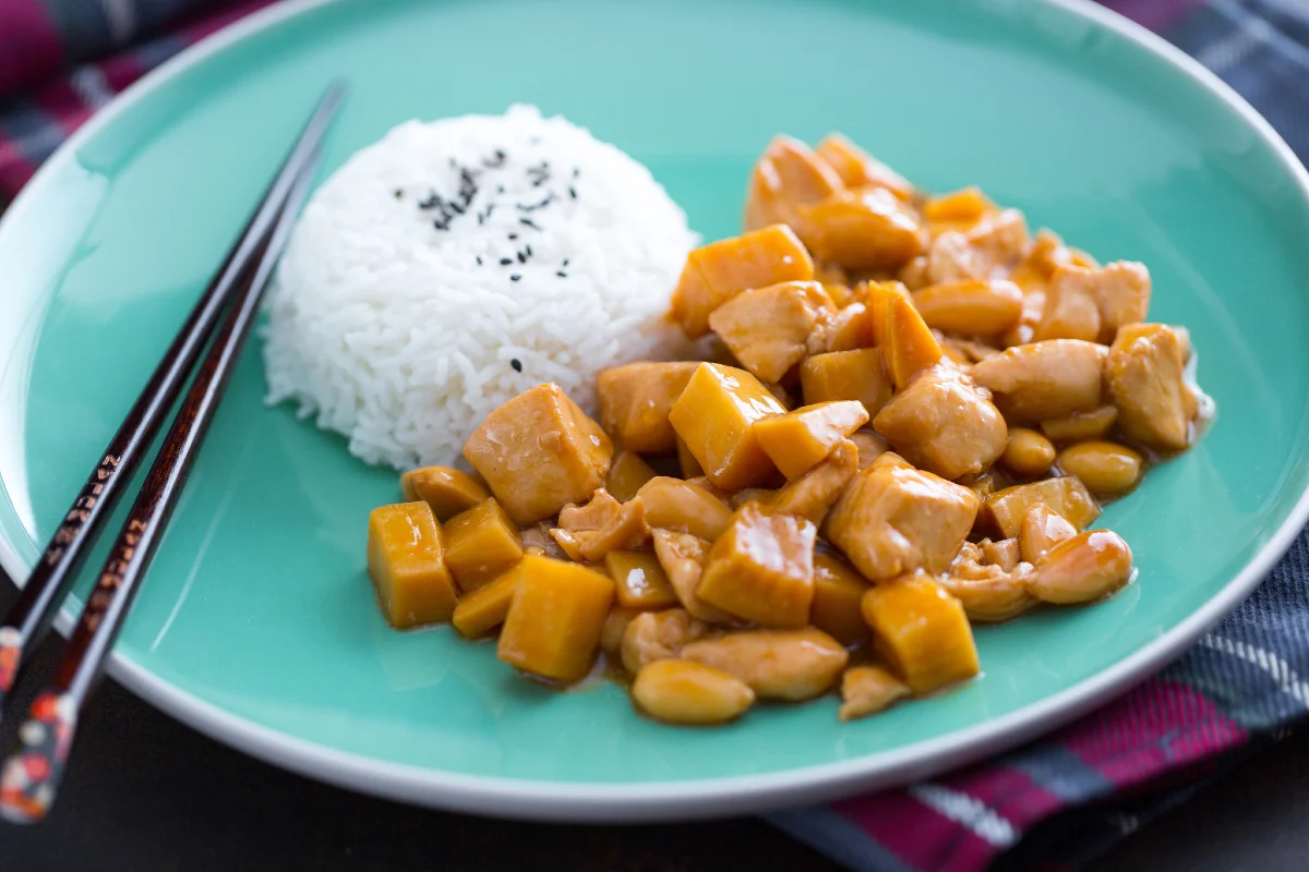 Pollo con almendras