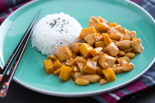 Pollo con almendras