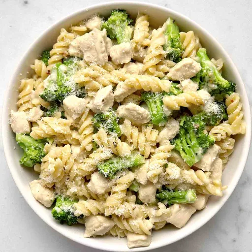 One Pot Chicken And Broccoli Pasta