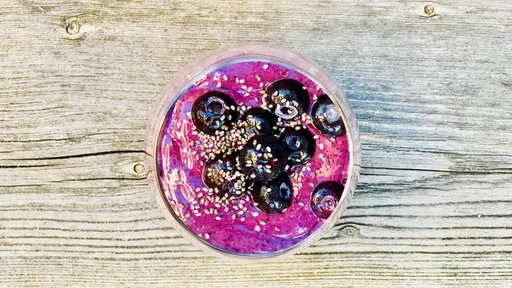 Blueberry & cashew smoothie