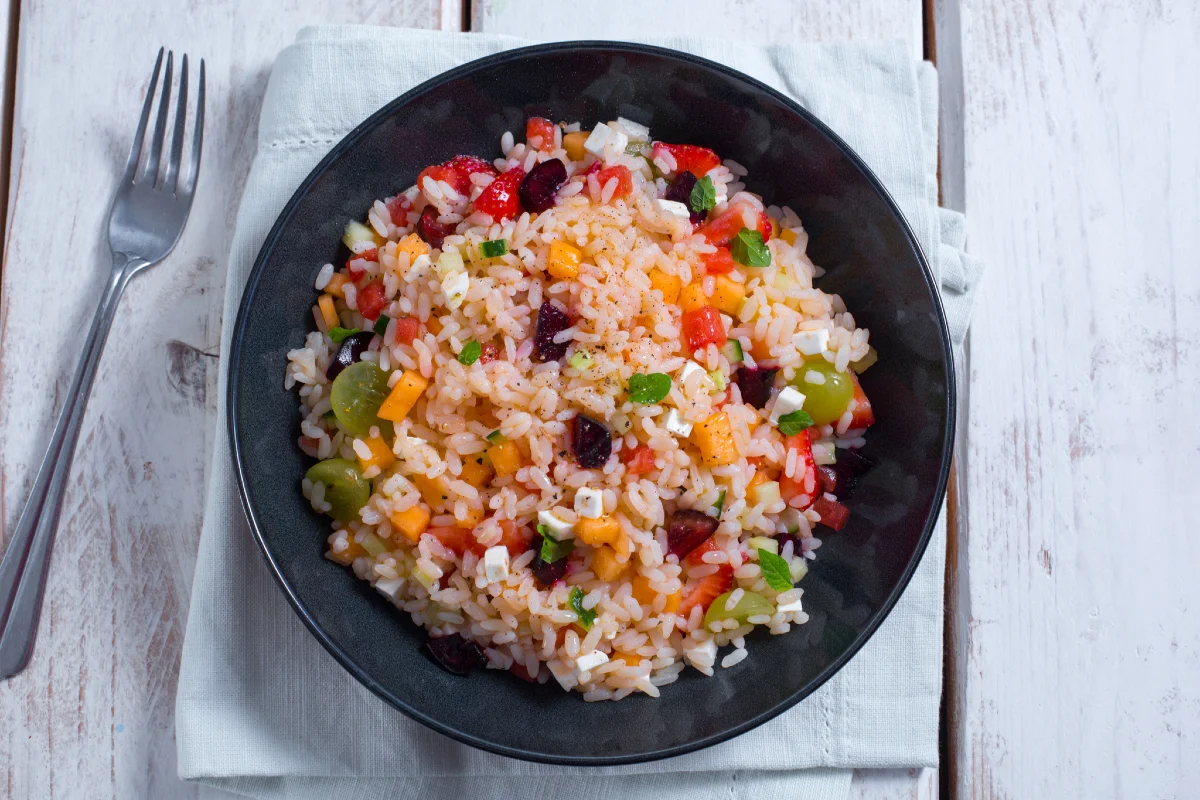 Ensalada de arroz con macedonia de frutas