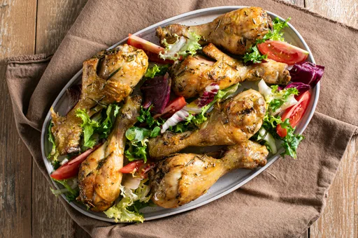 Fusi di pollo dorati in friggitrice ad aria
