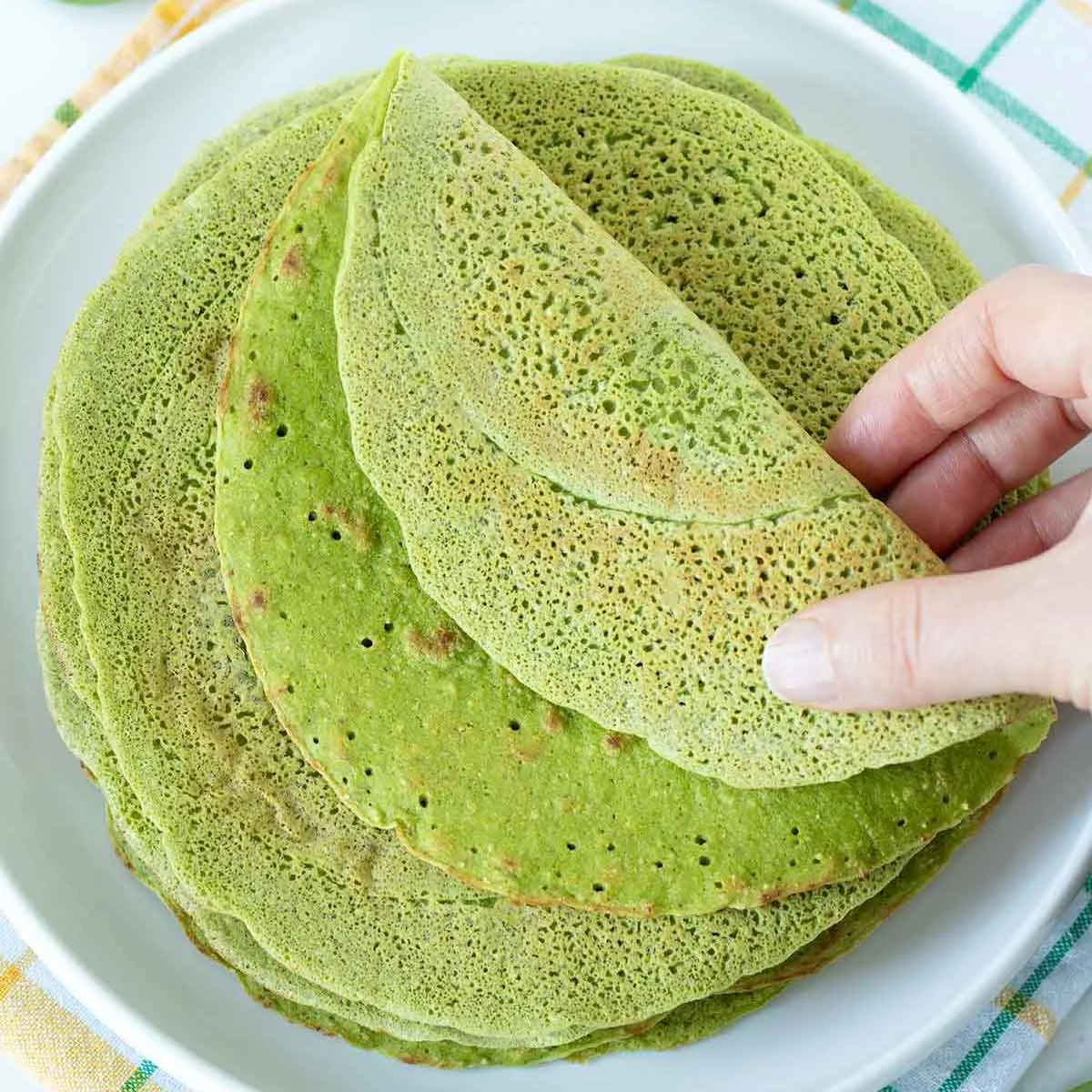 Grüne Spinat-Wraps (hausgemachte glutenfreie vegane Tortillas)