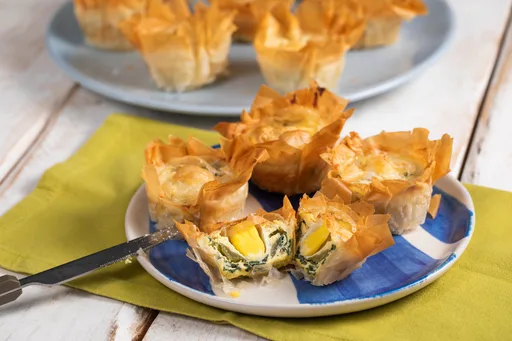 Mini pasqualinas de massa filo