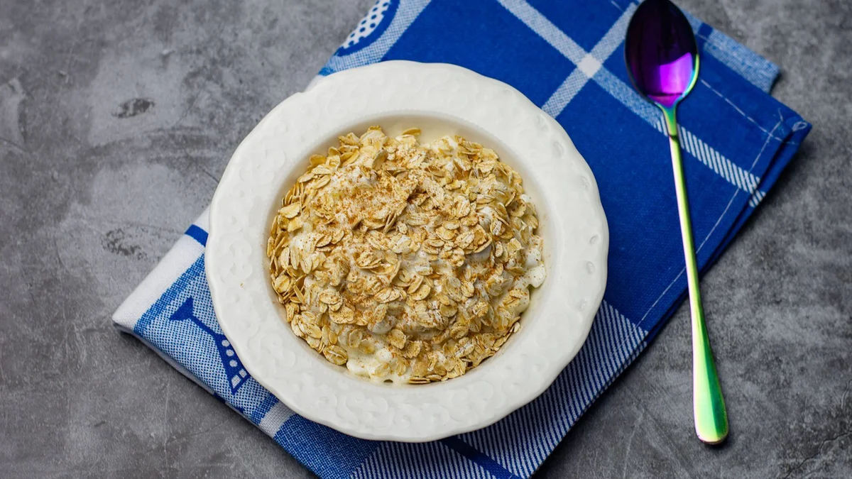 Creme de banana com aveia tostada