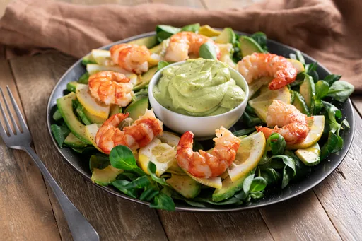 Ensalada con langostinos y aguacate