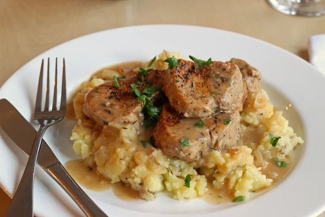 Médaillons de porc à la sauce aux échalotes et au xérès