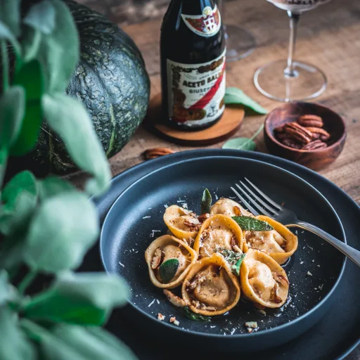 Tortelli alla zucca, burro nocciola e noci pecan