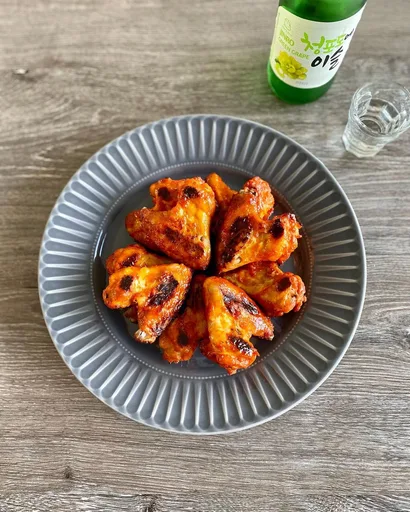 Koreanische würzige Hähnchenflügel