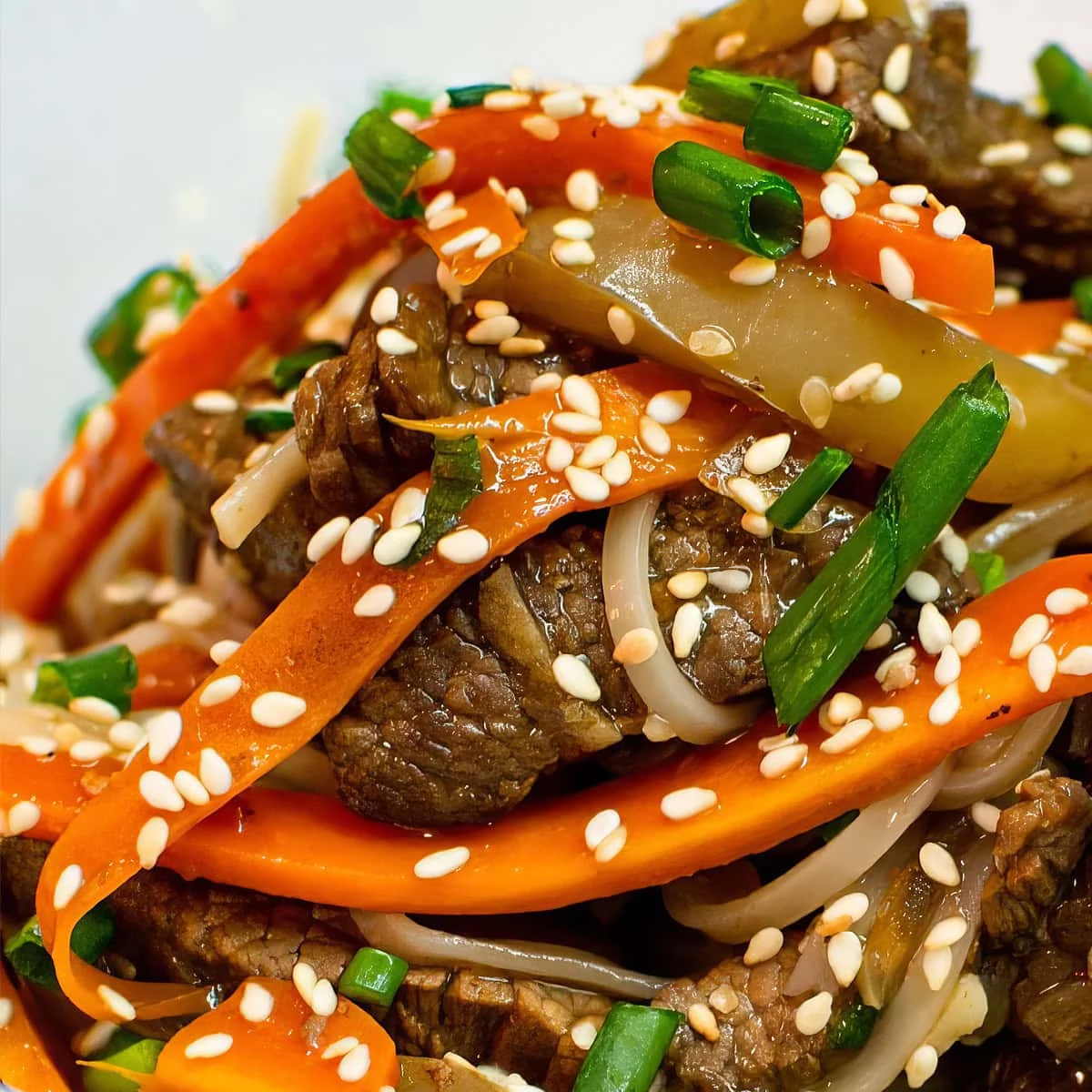 Rice Noodles With Beef and Vegetables