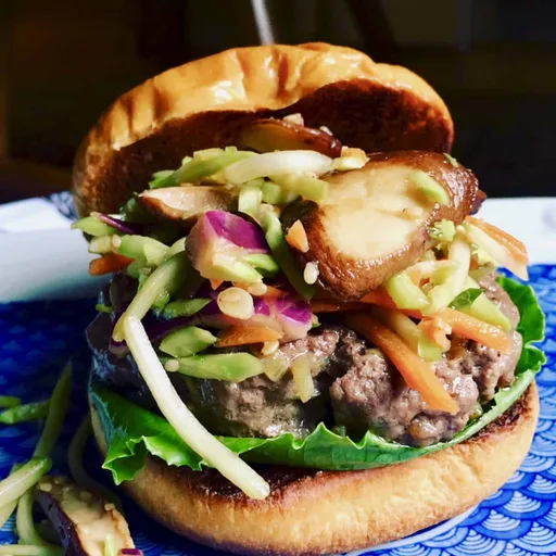 Burger mit Krautsalat