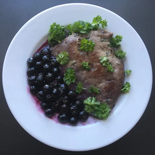 Foie de veau poêlé aux myrtilles
