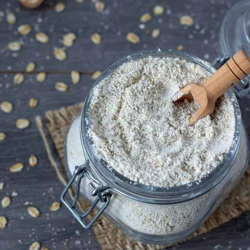 Farina d’avena fatta in casa facile (pronta in 2 minuti)
