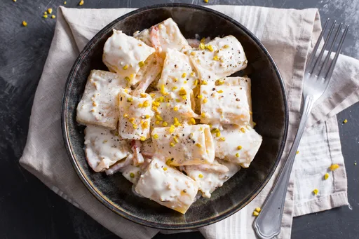 Paccheri cremosos com guanciale e pistache