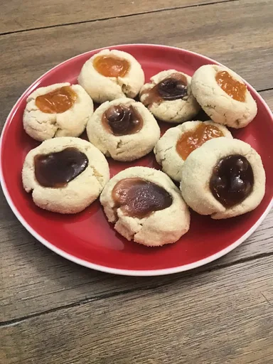 Biscuits sans gluten à l’empreinte de confiture