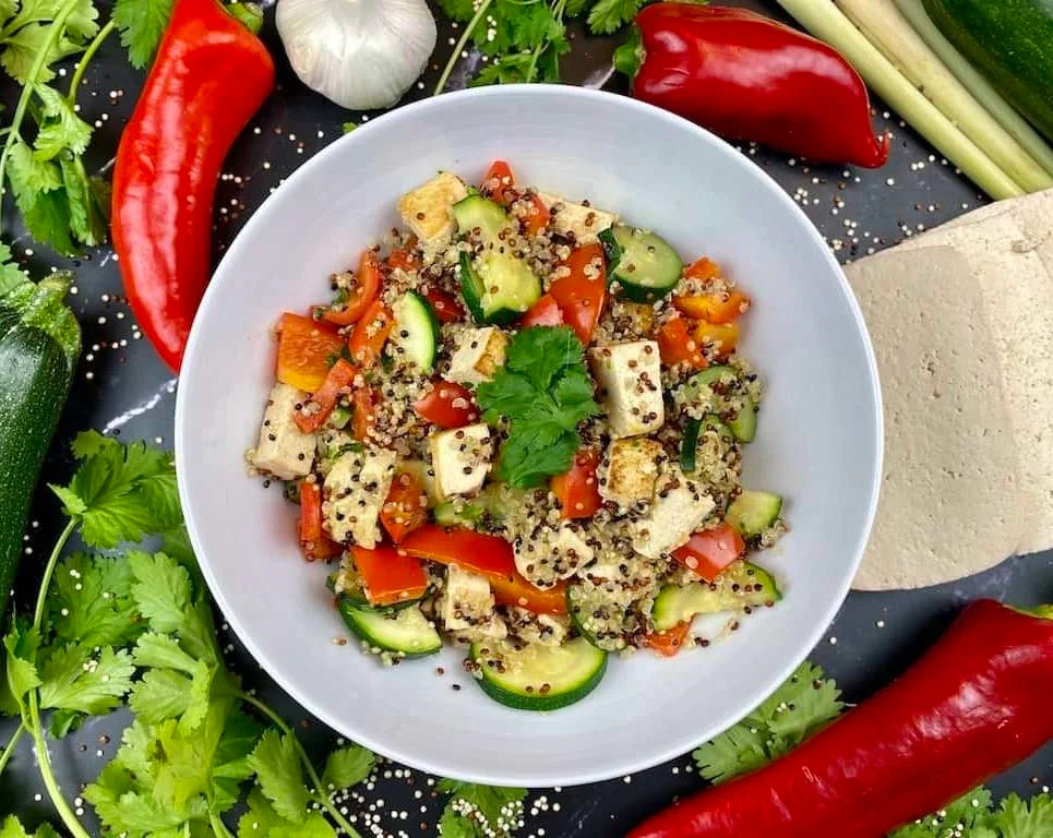 Quinoa salteada à moda asiática