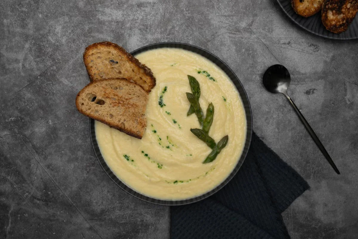 Cream of asparagus soup